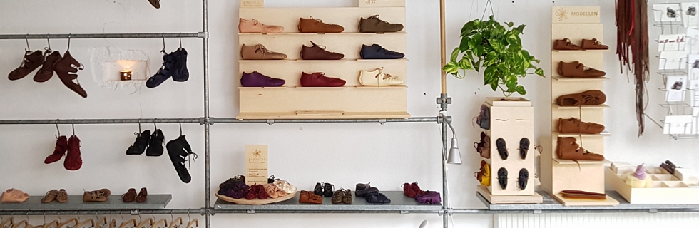 Papoutsi is walking your way, being unique
Being fashionable, going for the best